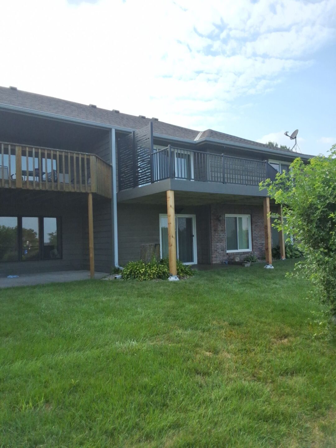 Hideaway privacy panel in a deck