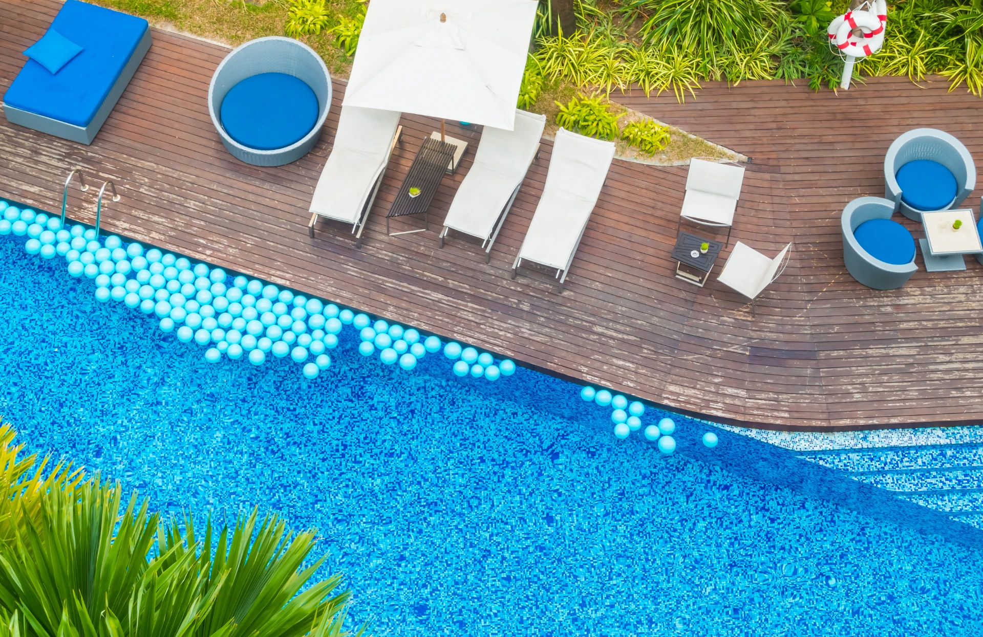 aerial-view-of-the-beautiful-luxury-hotel-swimming-pool-resort-in-lincoln-ne