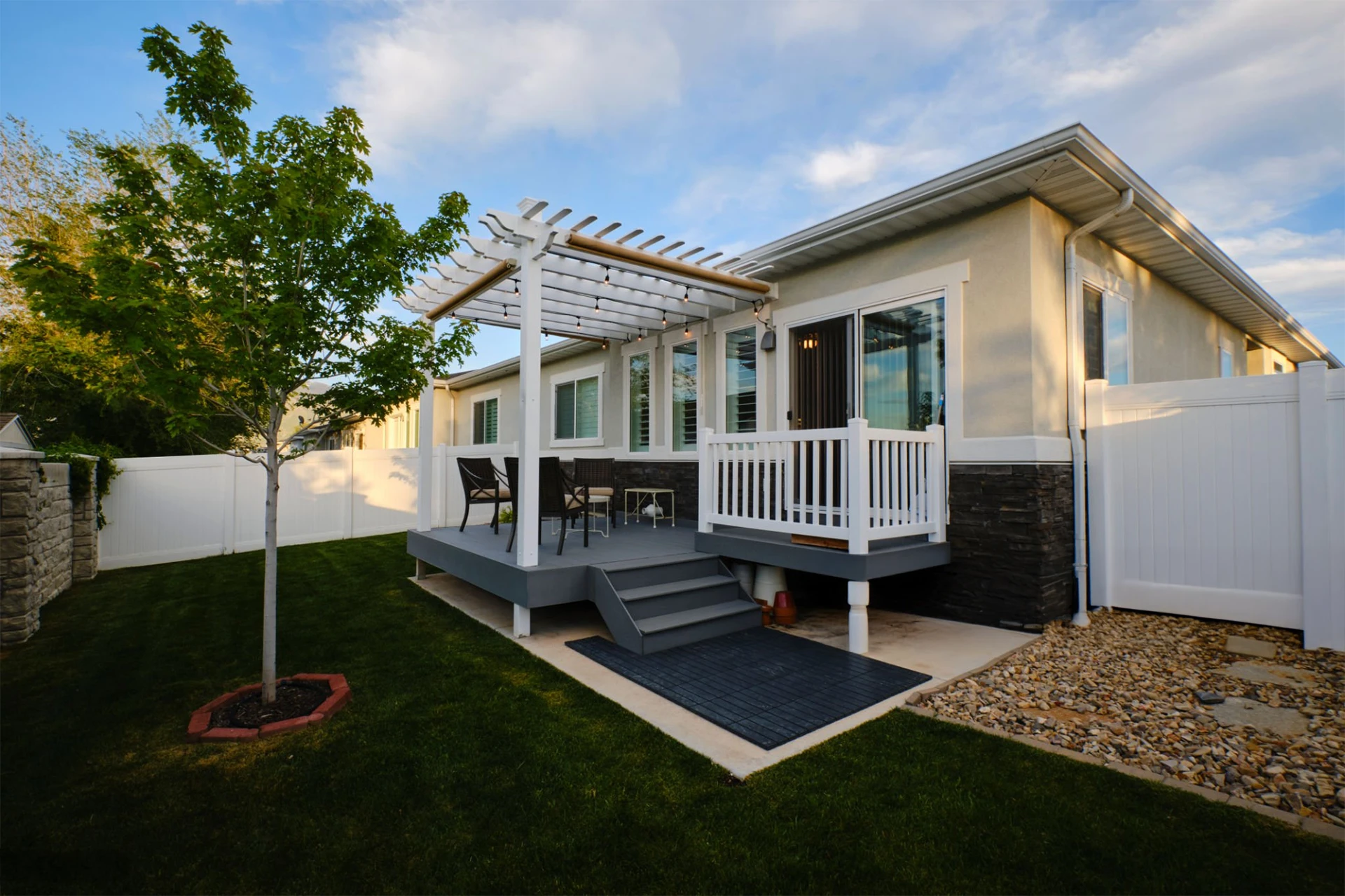 backyard-deck-and-louvered-pergola-corner-view-and-a-white-privacy-fence-in-lincoln-ne