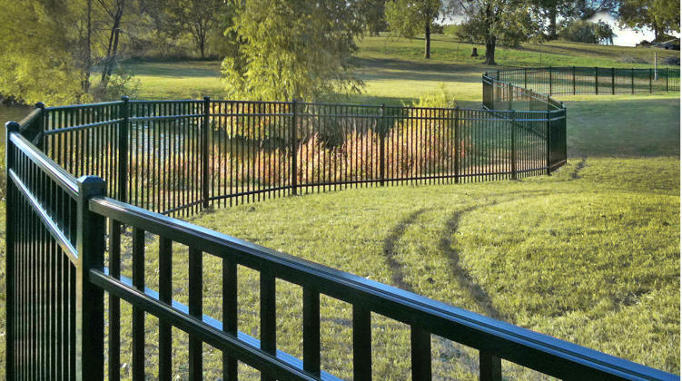 commercial-aluminum-fencing-with-overlooking-grass-and-trees-view-in-lincoln-ne