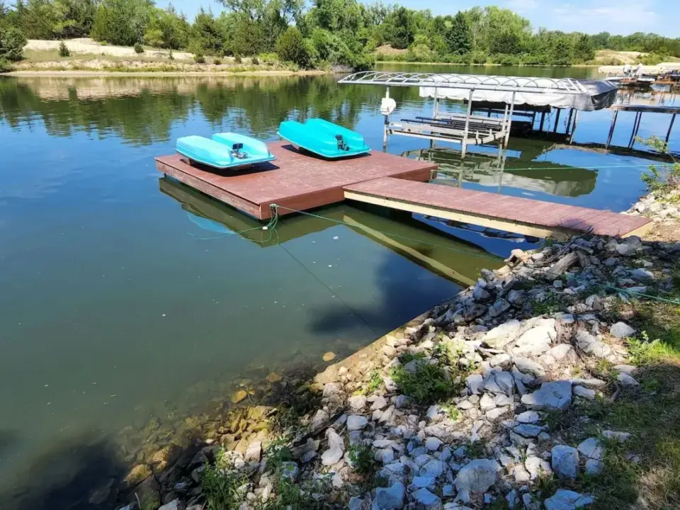 commercial-deck-and-dock-on-the-lake-in-lincoln-ne