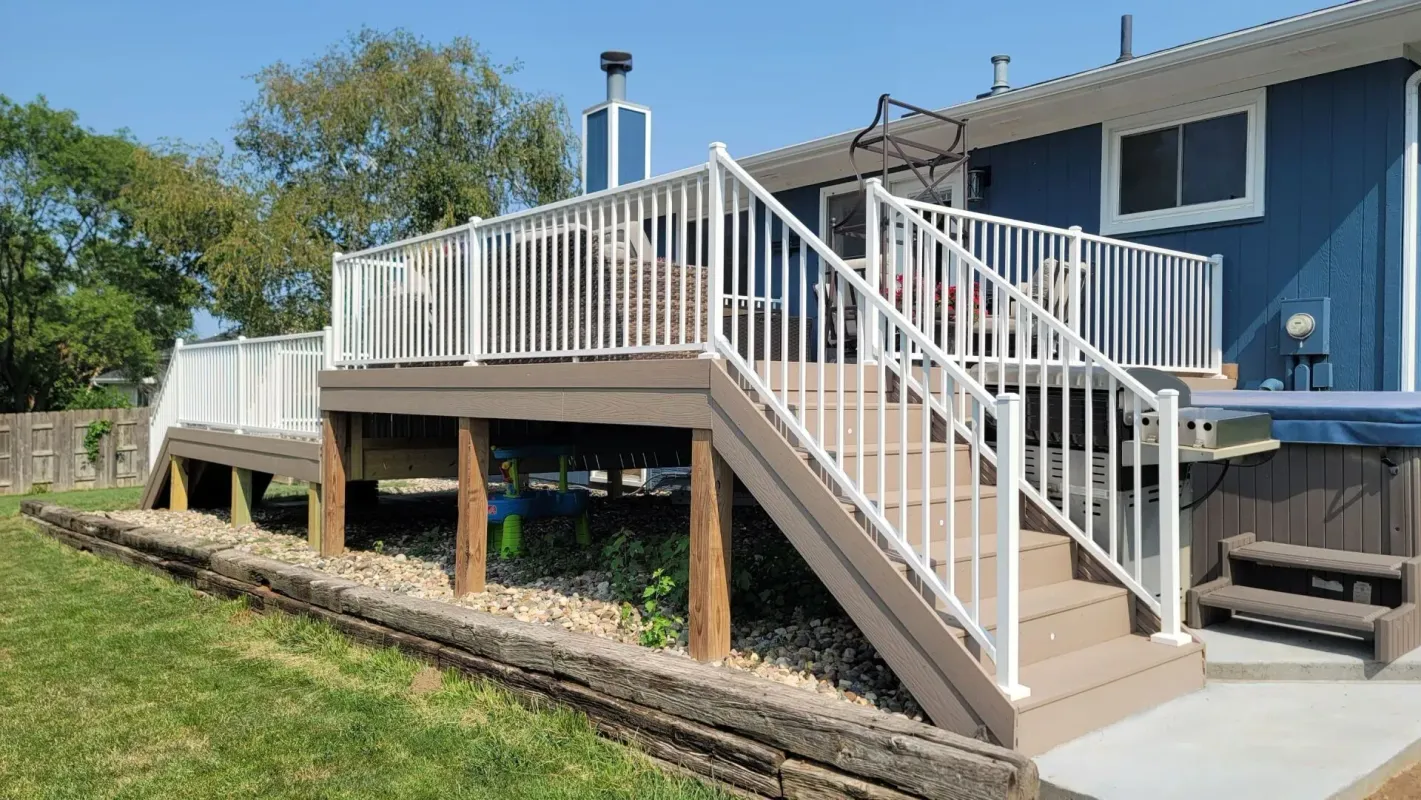 elevated-deck-with-white-railing-and-outside-furniture-in-lincoln-ne
