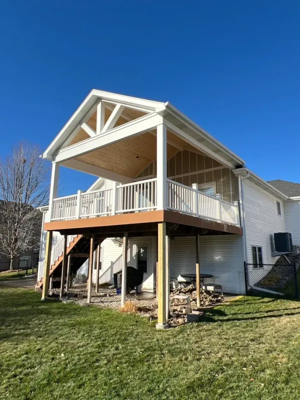 exterior-of-the-elevated-custom-residential-deck-with-white-railing-in-lincoln-ne
