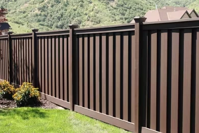 long-composite-fence-in-lincoln-ne