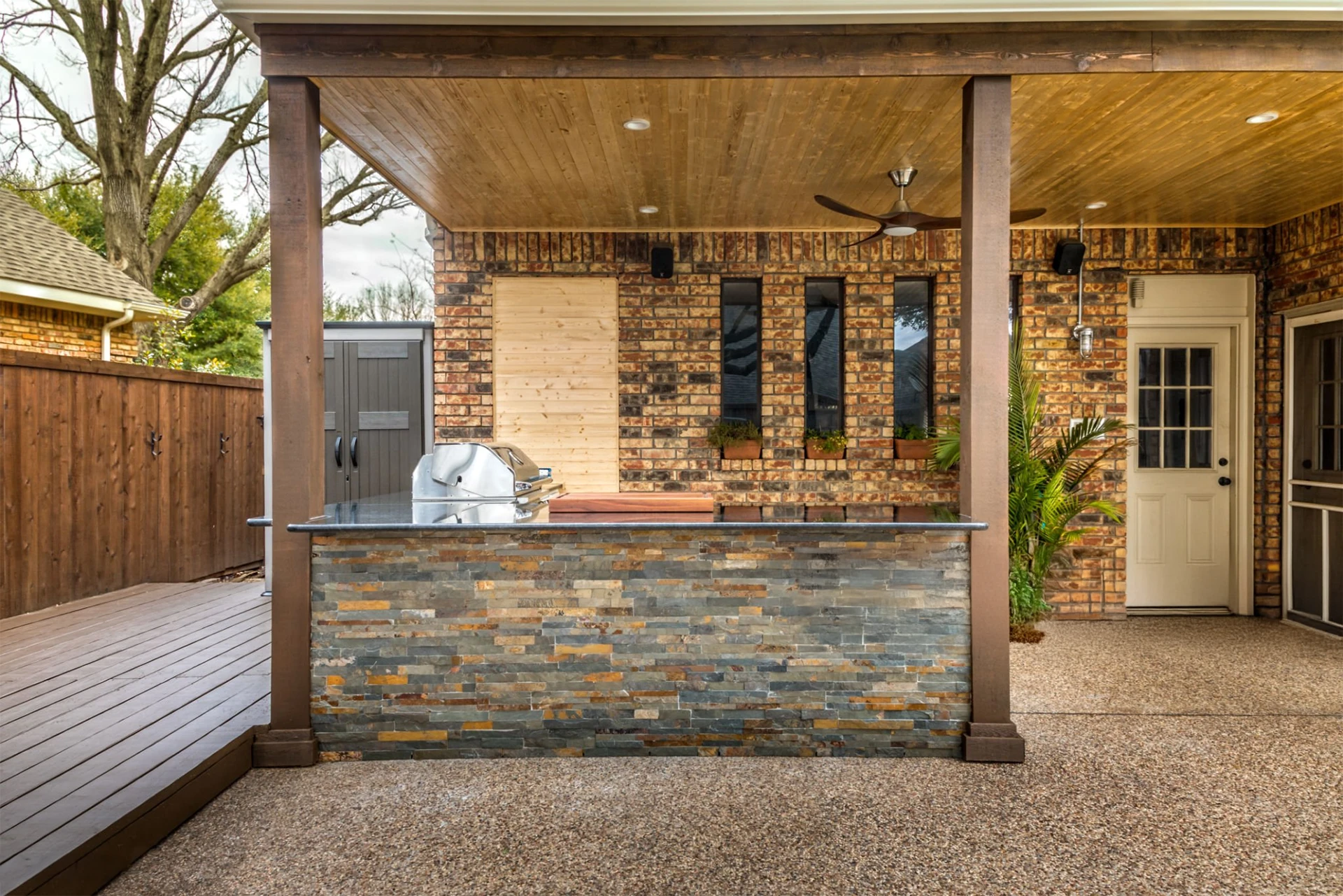 Outdoor Dining & Entertainment Spaces