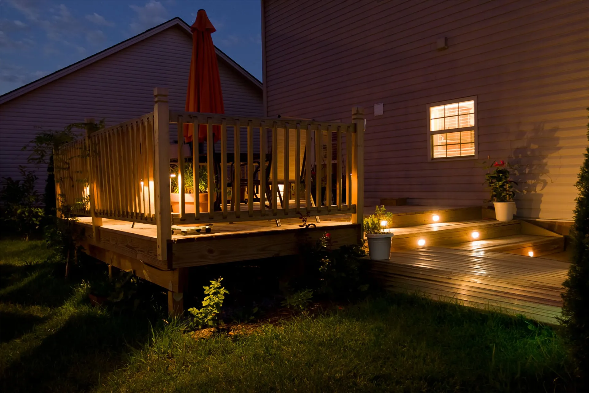 night-scene-patio-light-wood-decking-in-lincoln-ne