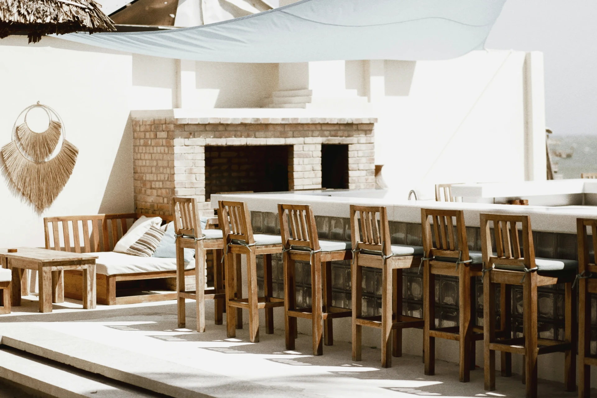 outdoor-bar-features-with-fireplace-in-lincoln-ne