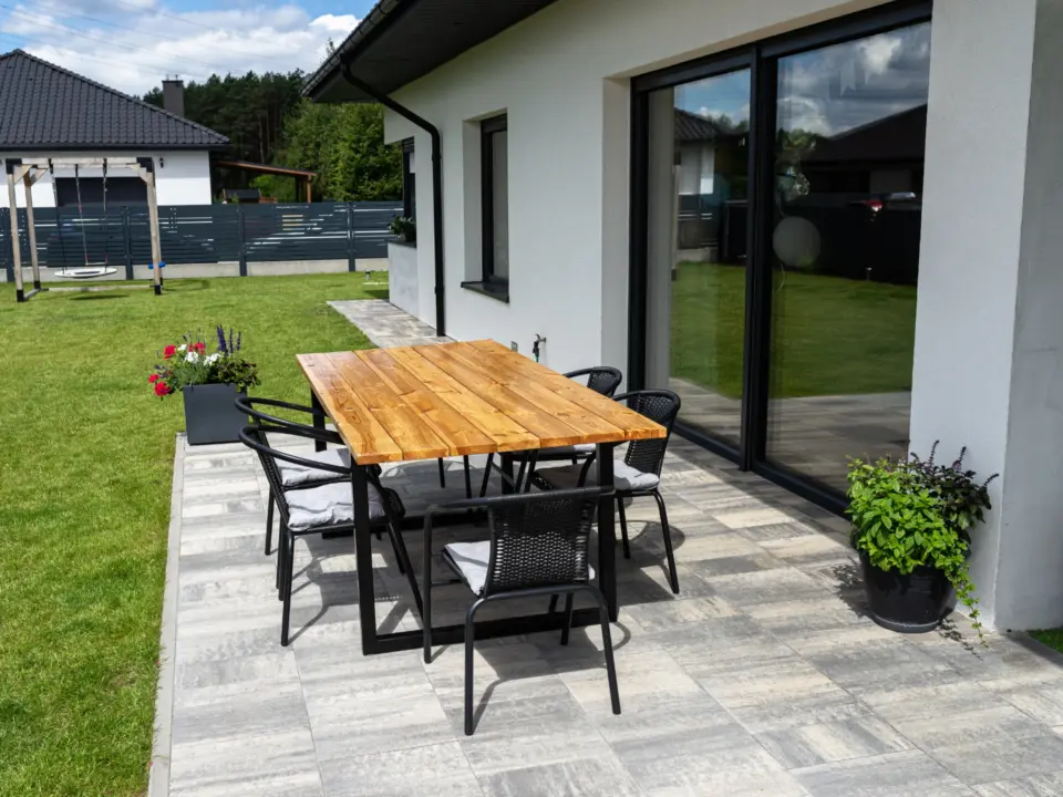 patio-with-a-modern-table-made-of-raw-wood-covered-with-yacht-in-lincoln-ne