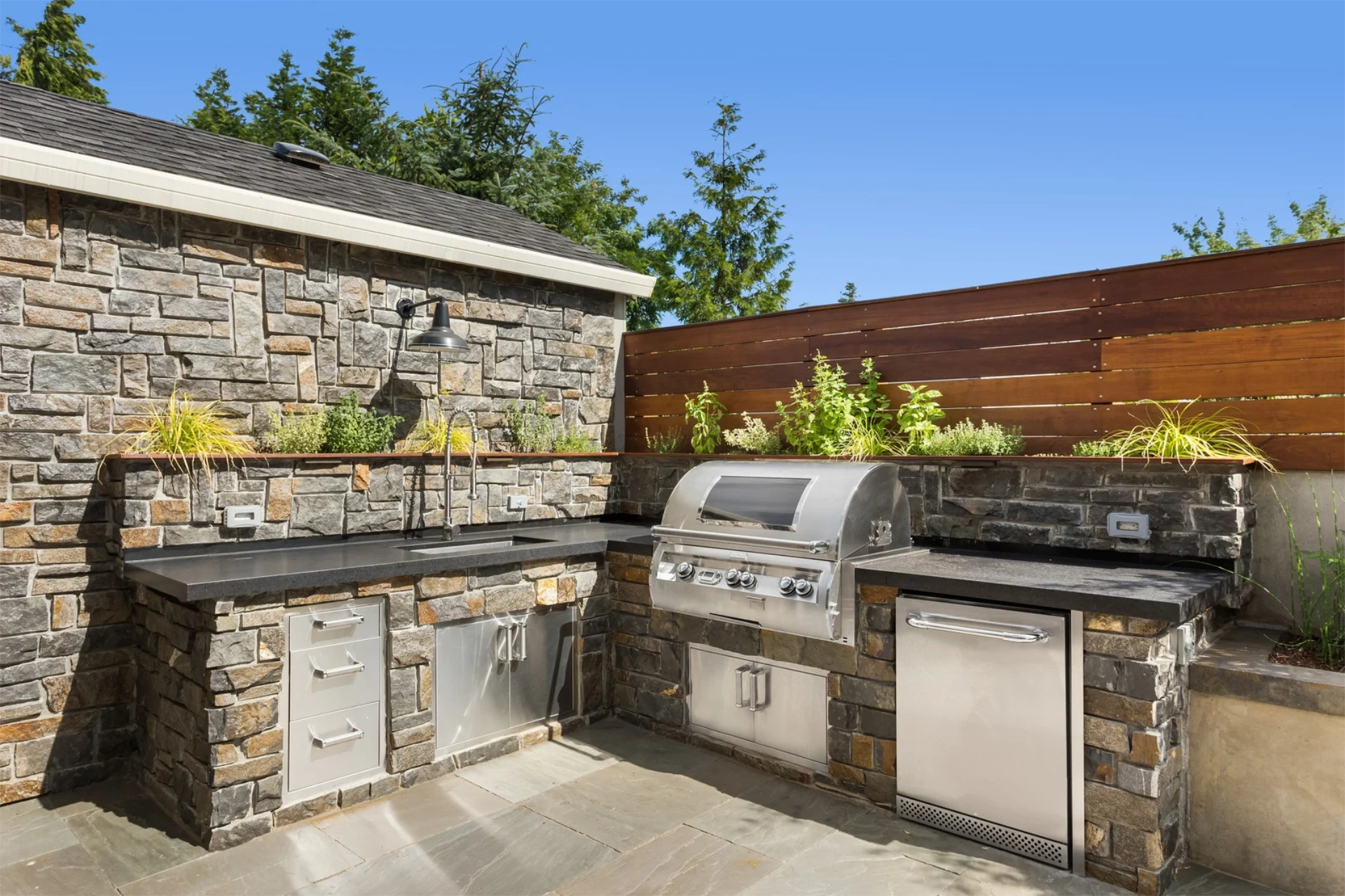 patio-with-outdoor-kitchen-with-privacy-wall-fence-in-lincoln-ne