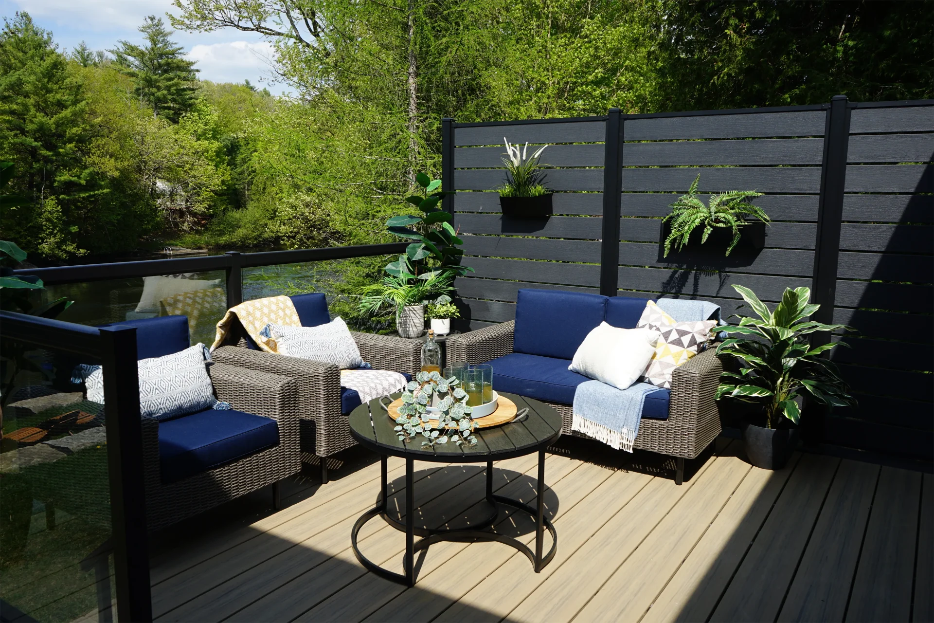 privacy-slats-installation-on-the-commercial-deck-with-outdoor-furniture-and-glass-railing-on-the-lake-in-lincoln-ne