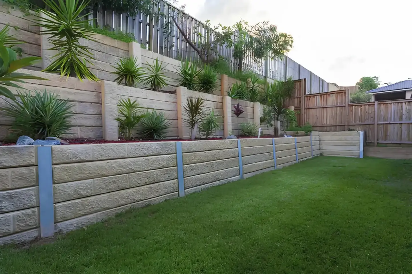 retaining-wall-with-plants-beside-the-wooden-fence-in-lincoln-ne