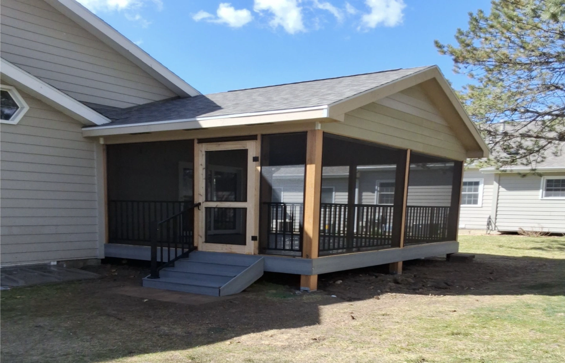 screened-in-porch-raised-composite-deck-with-black-metal-railing-in-lincoln-ne