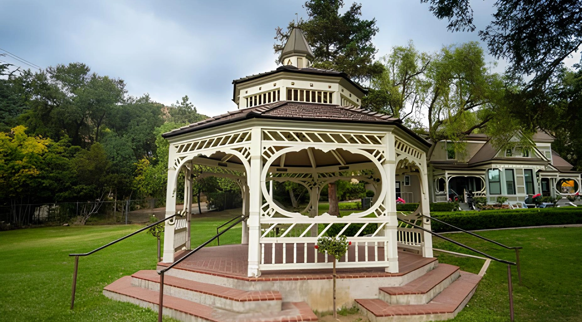 victorian-gazebo-in-front-of-famous-doctor-house-with-nature-scenery-on-the-background-in-lincoln-ne